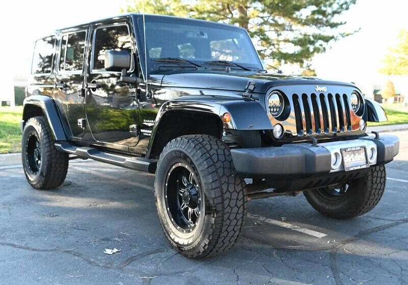Used 2015 Jeep Wrangler Unlimited Sahara w/ Dual Top Group AWD/4WD image 16