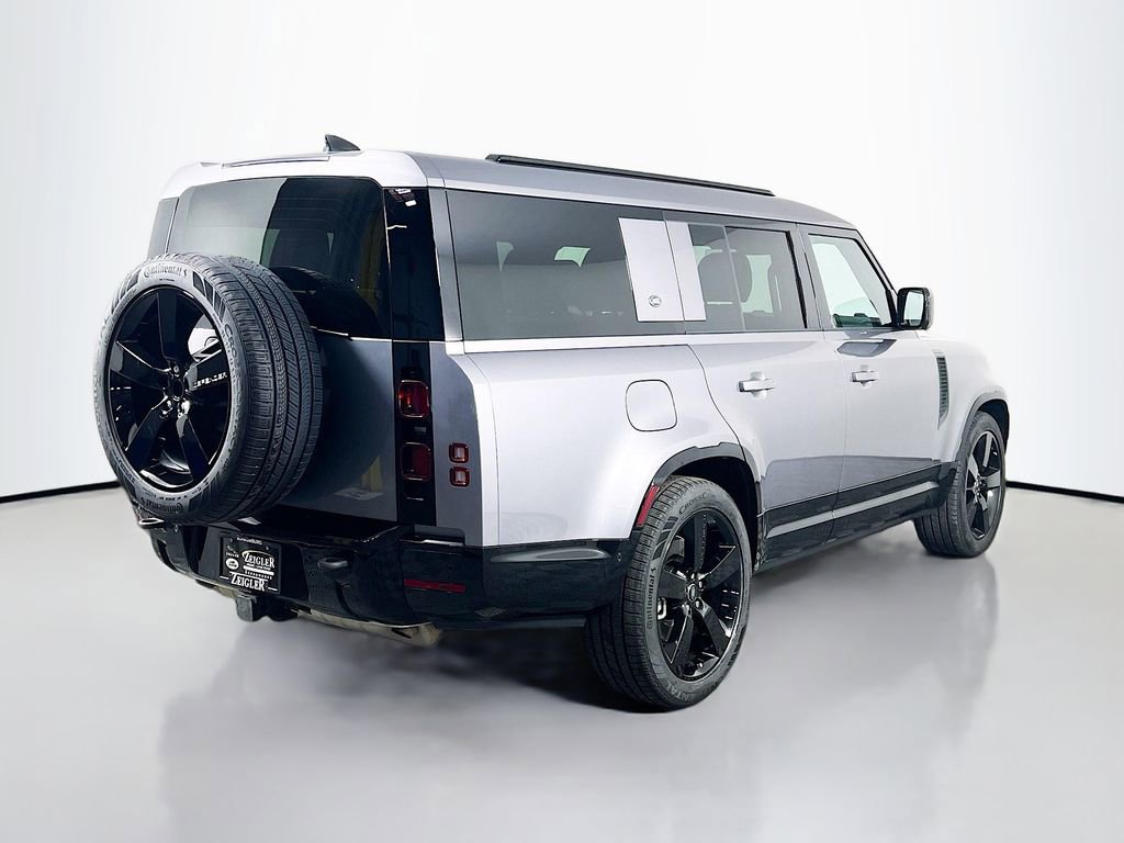 Used 2024 Land Rover Defender 130 X-Dynamic SE image 5