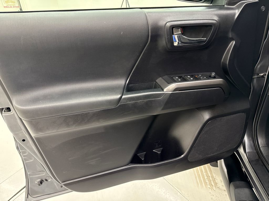 Used 2021 Toyota Tacoma TRD Off-Road w/ Technology Package image 11