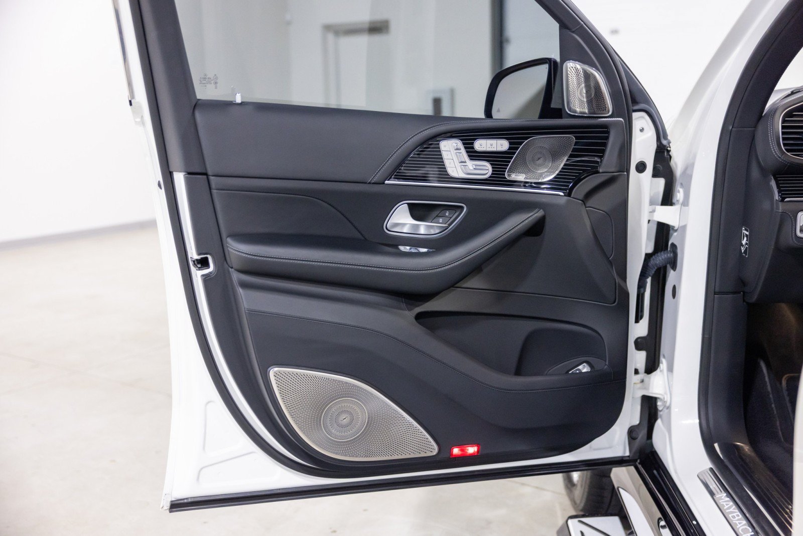 Used 2024 Mercedes-Benz Maybach GLS 600 4MATIC image 27