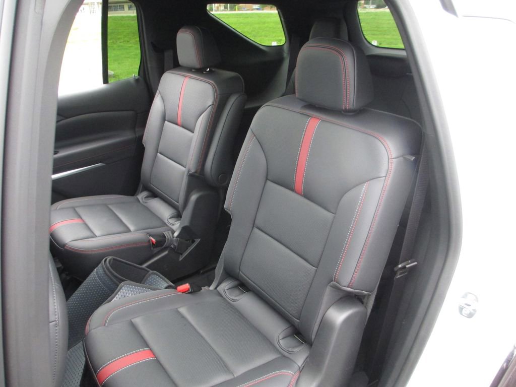 Used 2024 Chevrolet Traverse RS AWD/4WD image 23