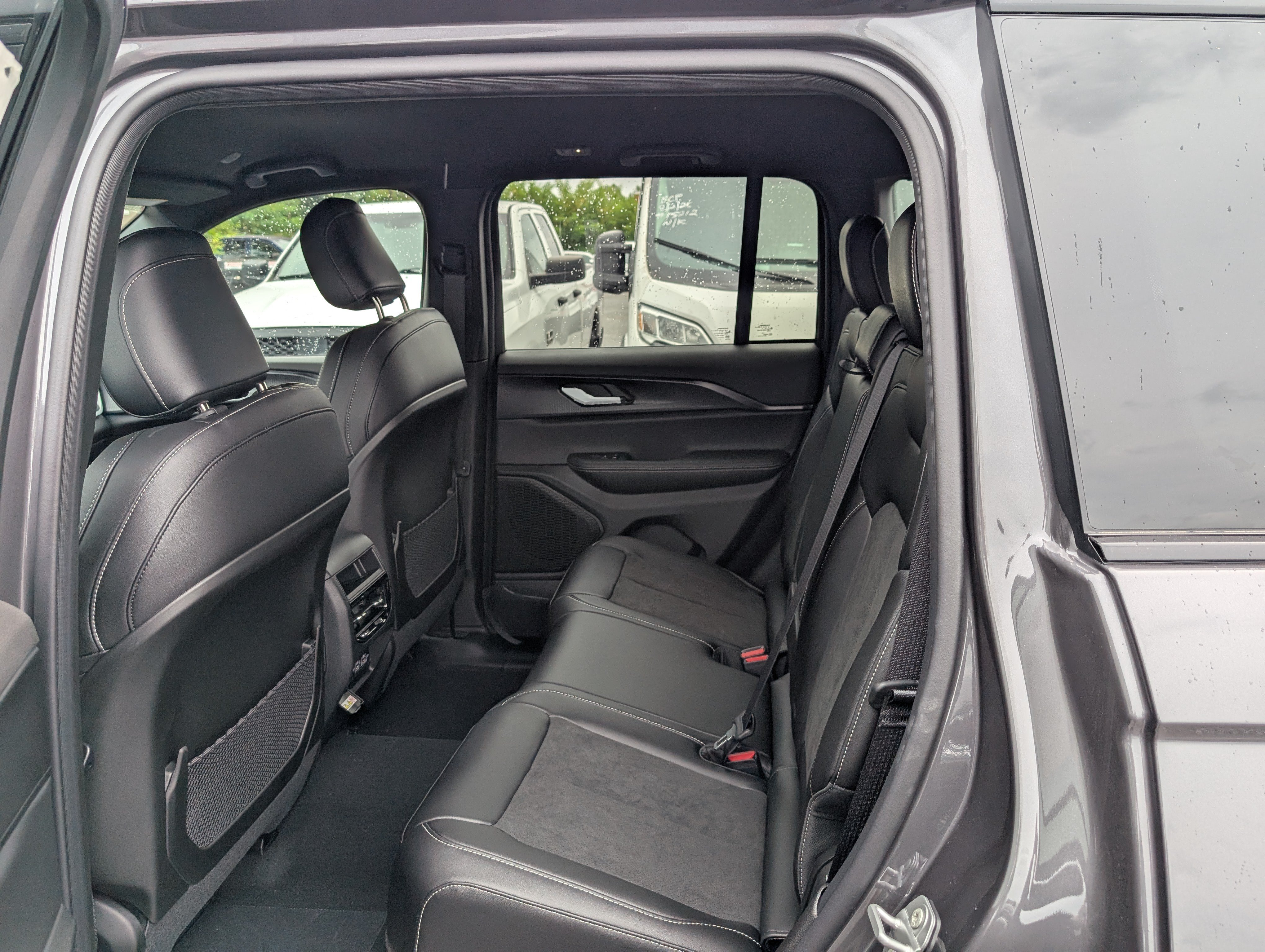 New 2025 Jeep Grand Cherokee Altitude AWD/4WD image 13