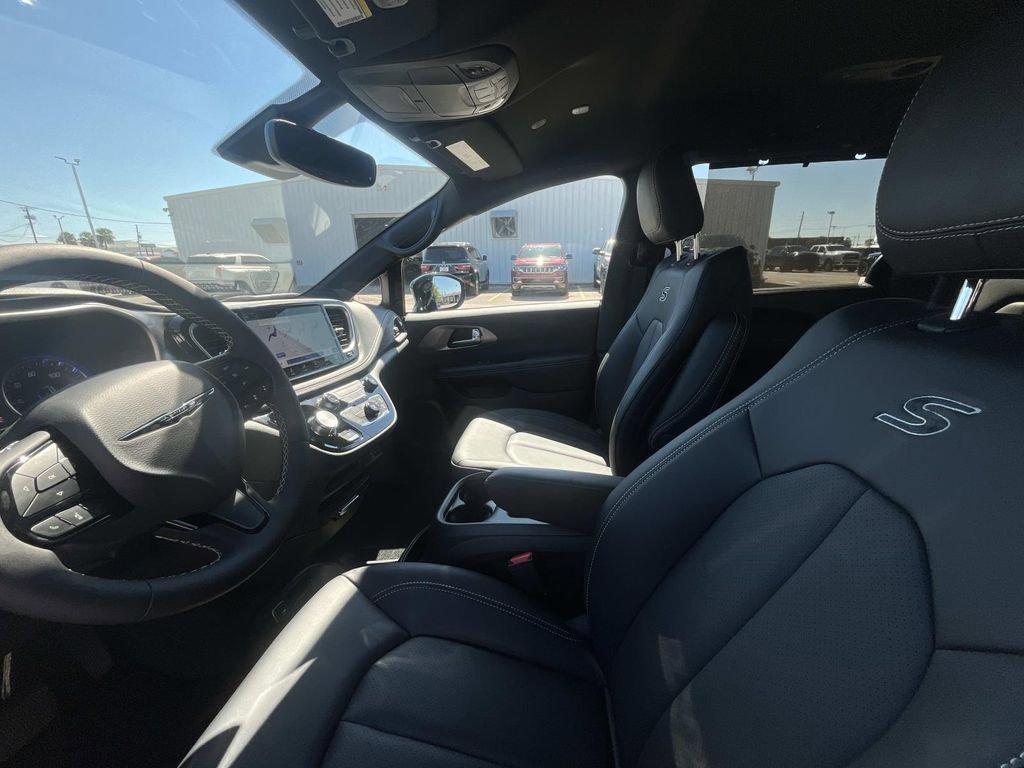 New 2026 Chrysler Pacifica Select w/ S Appearance Package image 10