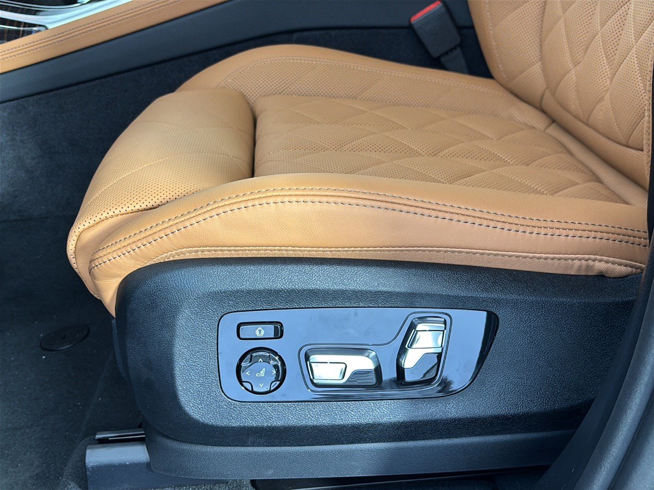 New 2027 BMW X7 xDrive40i w/ Executive Package AWD/4WD image 16