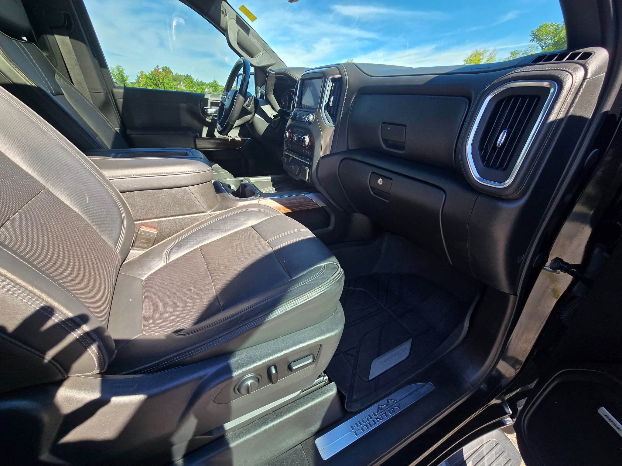 Used 2021 Chevrolet Silverado 1500 High Country w/ Technology Package AWD/4WD image 21