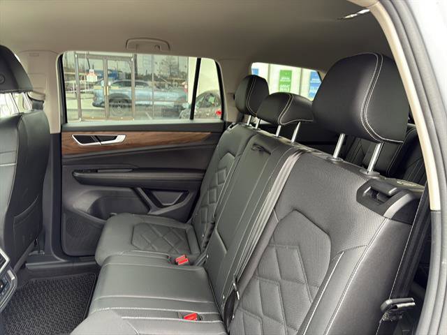 Certified 2025 Volkswagen Atlas SE image 13