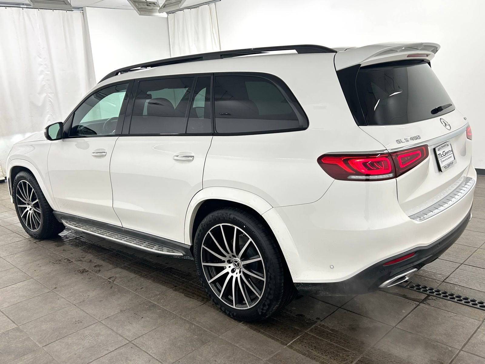Used 2022 Mercedes-Benz GLS 450 4MATIC w/ AMG Line Exterior image 3