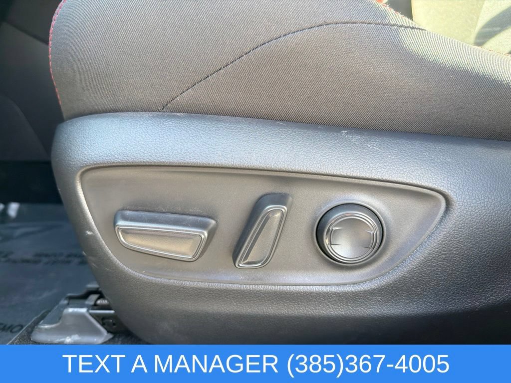 Used 2025 Toyota RAV4 SE AWD/4WD image 16