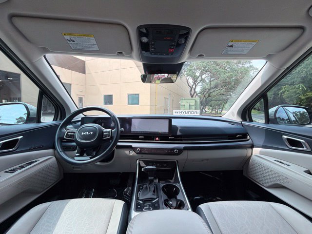 Used 2025 Kia Carnival EX FWD image 11