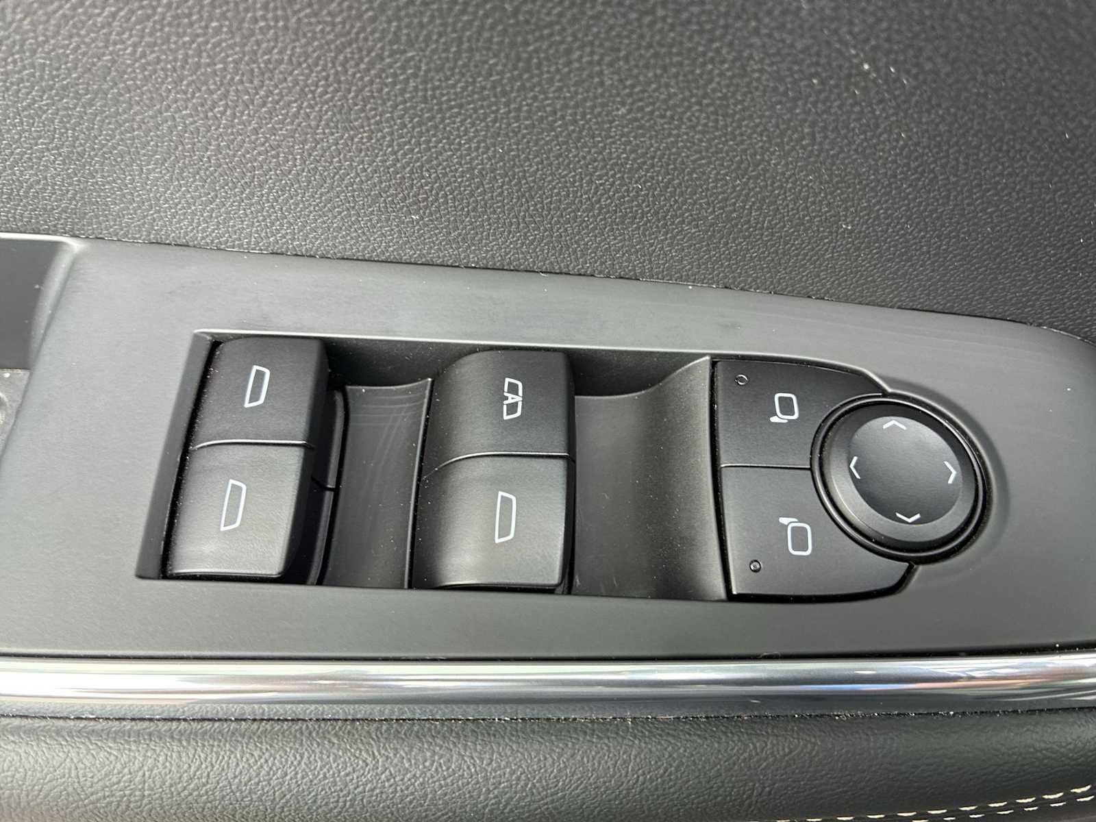 Used 2024 GMC Acadia Elevation w/ Luxury Package AWD/4WD image 15