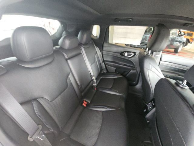 New 2026 Jeep Compass Latitude w/ Sun and Sound Group image 11