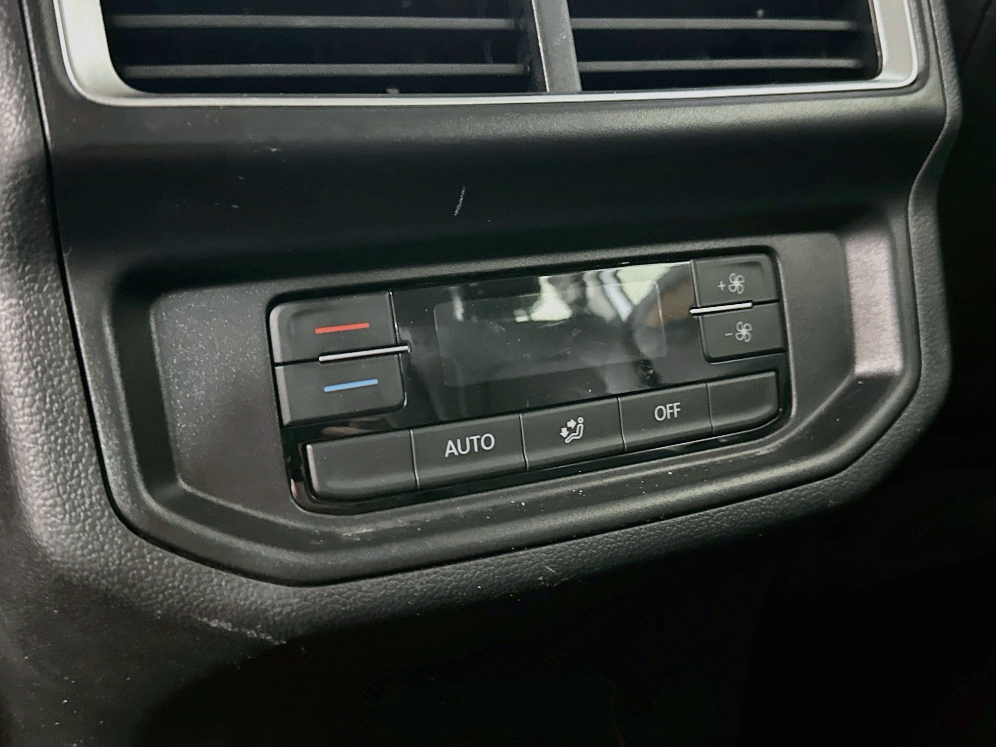 Used 2025 Volkswagen Atlas SE FWD image 26
