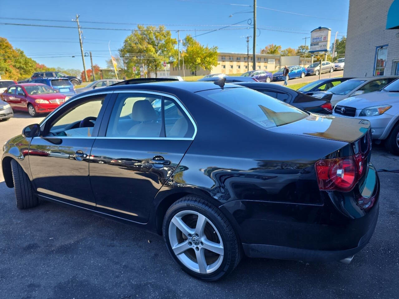 Used 2009 Volkswagen Jetta SEL FWD image 5