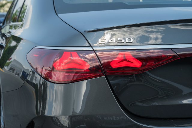 New 2027 Mercedes-Benz E 450 4MATIC Sedan image 8