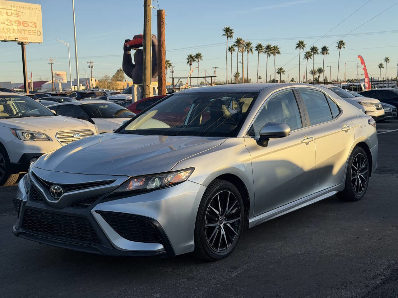 Used 2021 Toyota Camry SE image 2