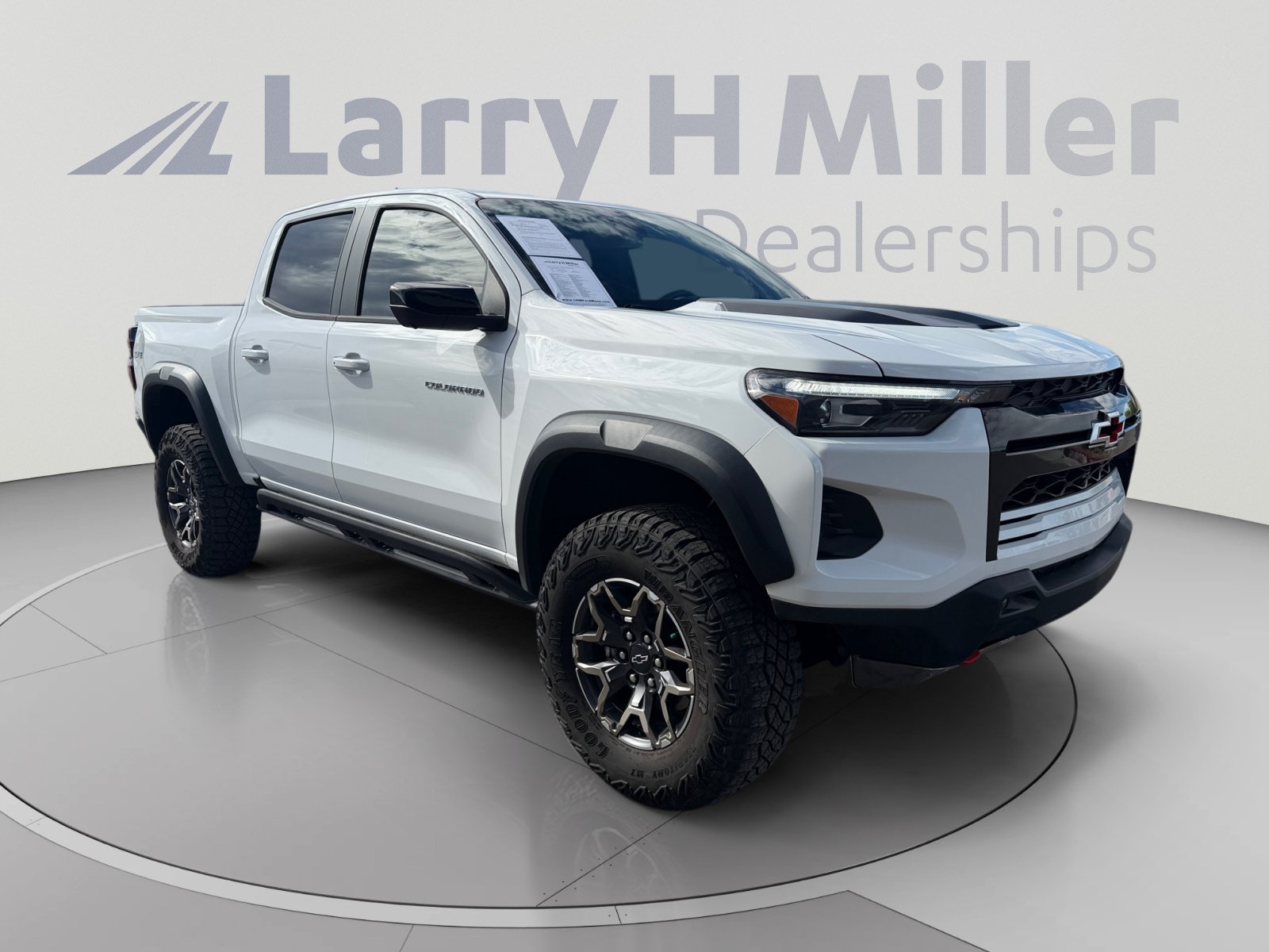 Used 2024 Chevrolet Colorado ZR2 w/ Technology Package AWD/4WD image 7