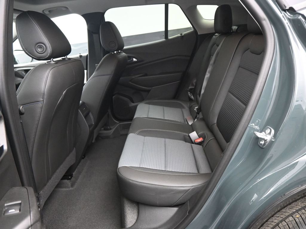 New 2026 Chevrolet Trax LT w/ Sunroof Package image 18