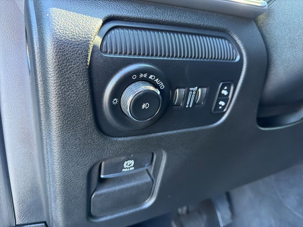 Used 2023 Jeep Wagoneer Series III w/ Preferred Equipment Group image 15