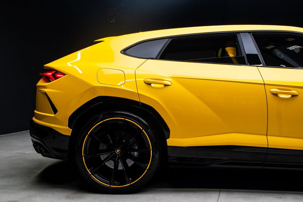 Used 2022 Lamborghini Urus AWD/4WD image 23