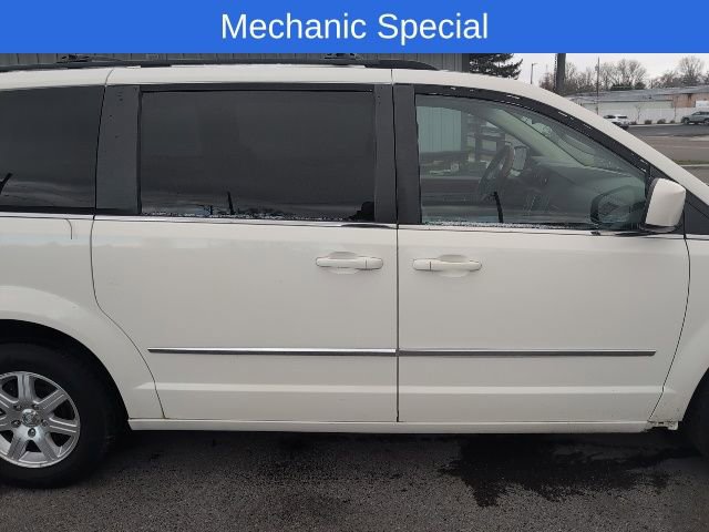Used 2009 Chrysler Town & Country Touring FWD image 12