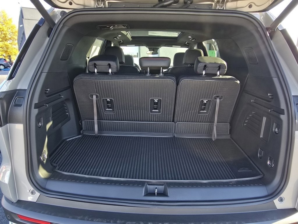 New 2026 Chevrolet Traverse Z71 w/ LPO, Floor Liner Package image 11