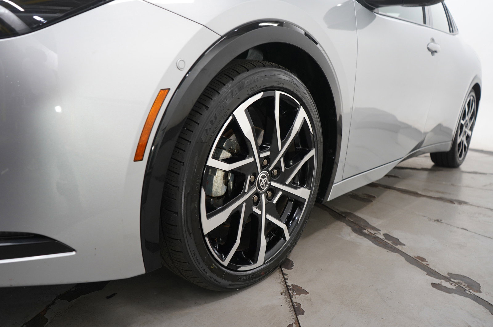 Used 2025 Toyota Prius Plug-In Hybrid image 27