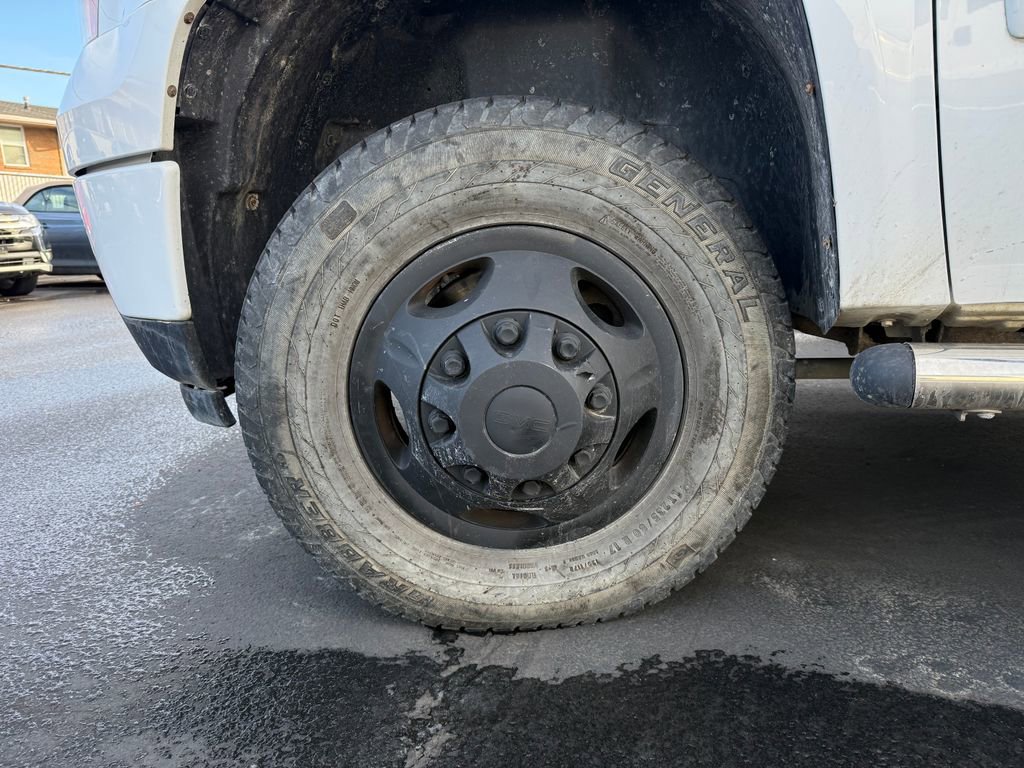 Used 2011 GMC Sierra 3500 Denali image 9