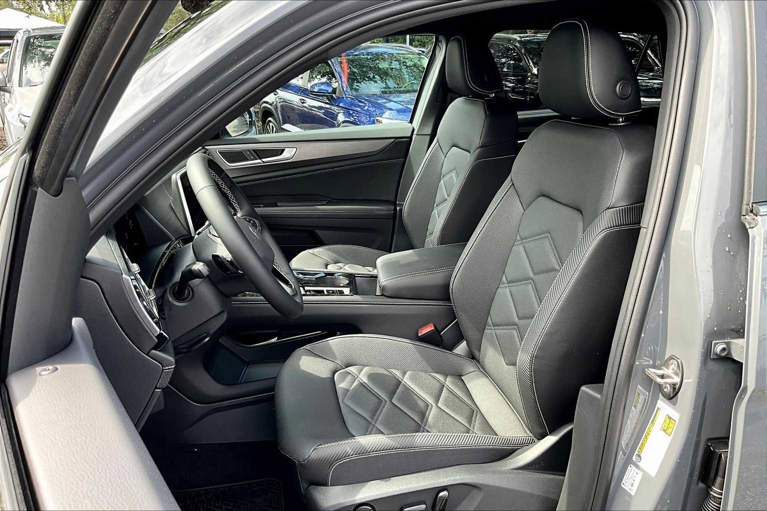 New 2026 Volkswagen Atlas Cross Sport SE image 9