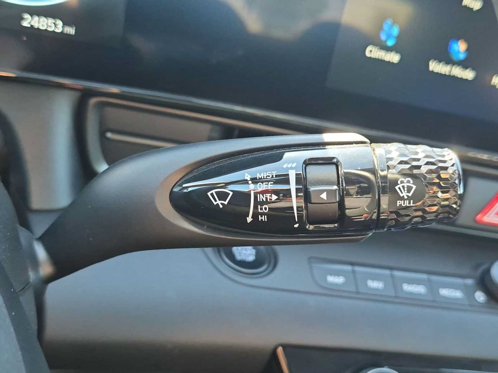 Used 2025 Hyundai Elantra SEL FWD image 24