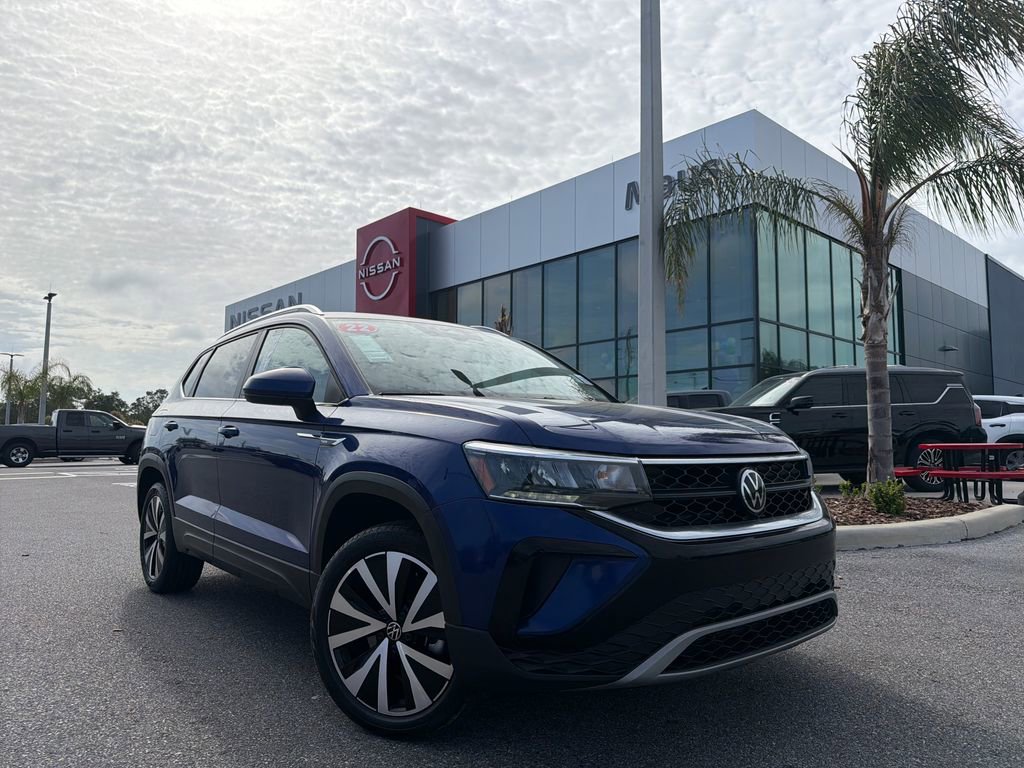 Used 2022 Volkswagen Taos SE image 1