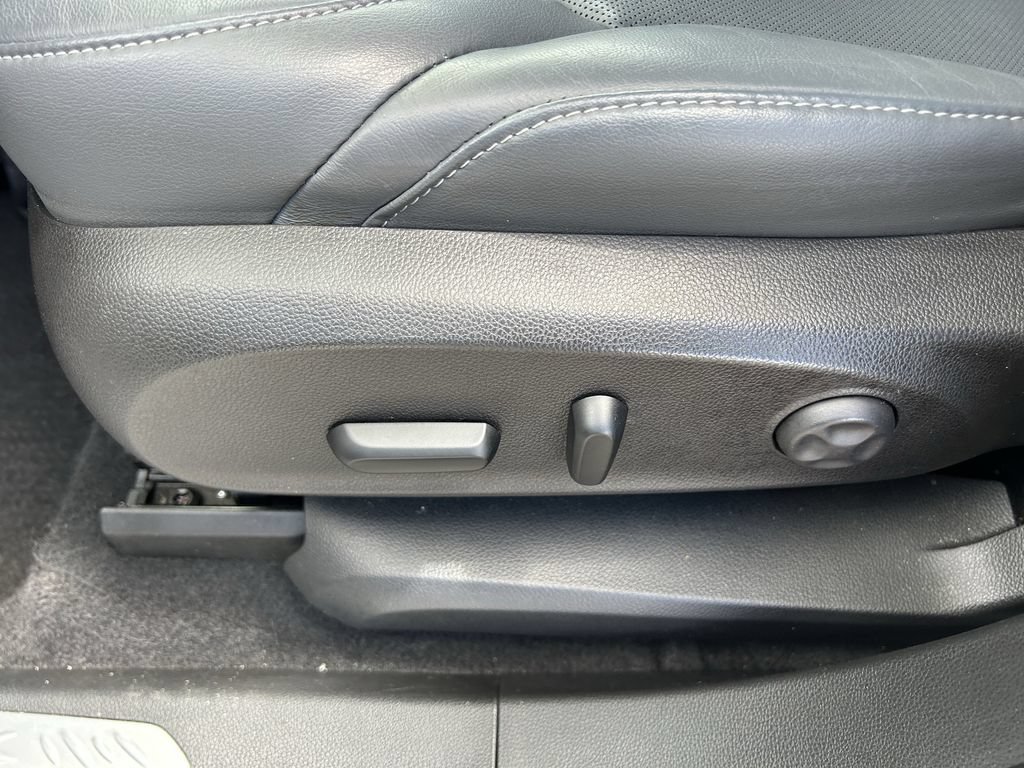 Used 2020 Buick Envision Premium AWD/4WD image 25