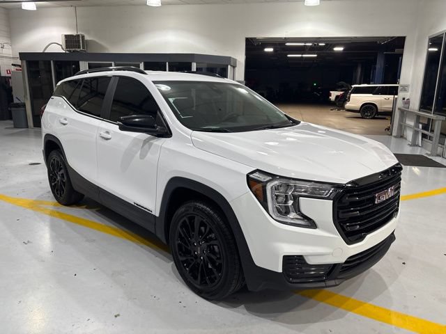 Used 2024 GMC Terrain SLE w/ Driver Convenience Package AWD/4WD image 4