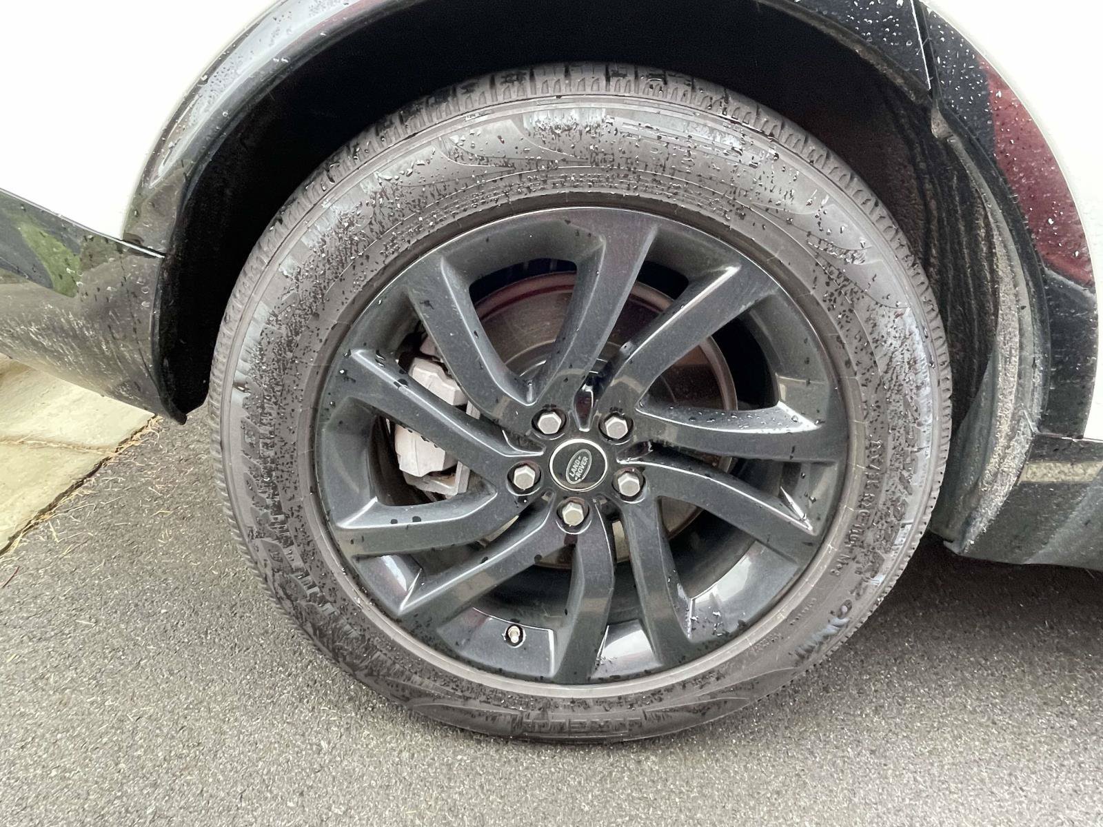 Used 2020 Land Rover Discovery Landmark AWD/4WD image 5