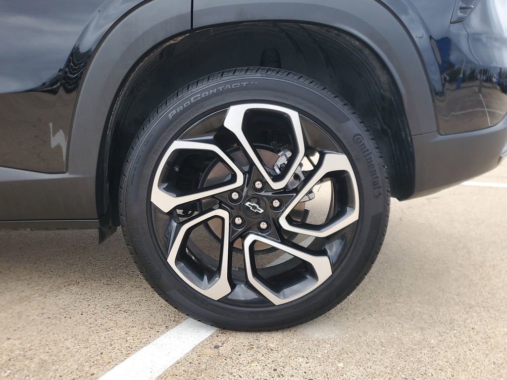 Used 2025 Chevrolet Trax RS w/ Sunroof Package image 8