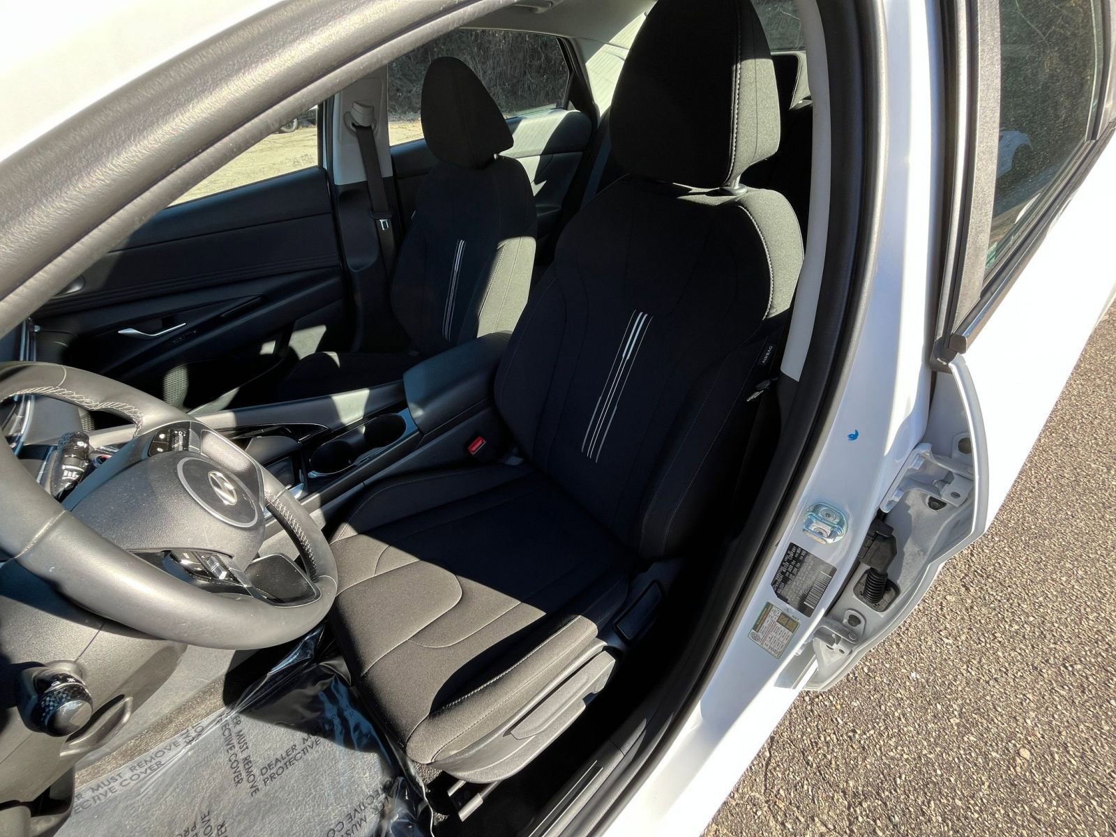 Used 2025 Hyundai Elantra SEL image 33