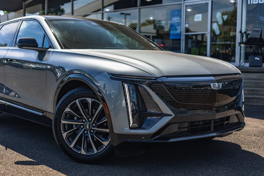 Used 2024 Cadillac Lyriq Sport RWD image 3