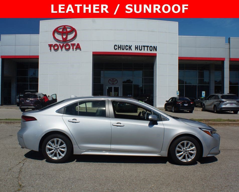 Used 2025 Toyota Corolla XLE FWD image 1