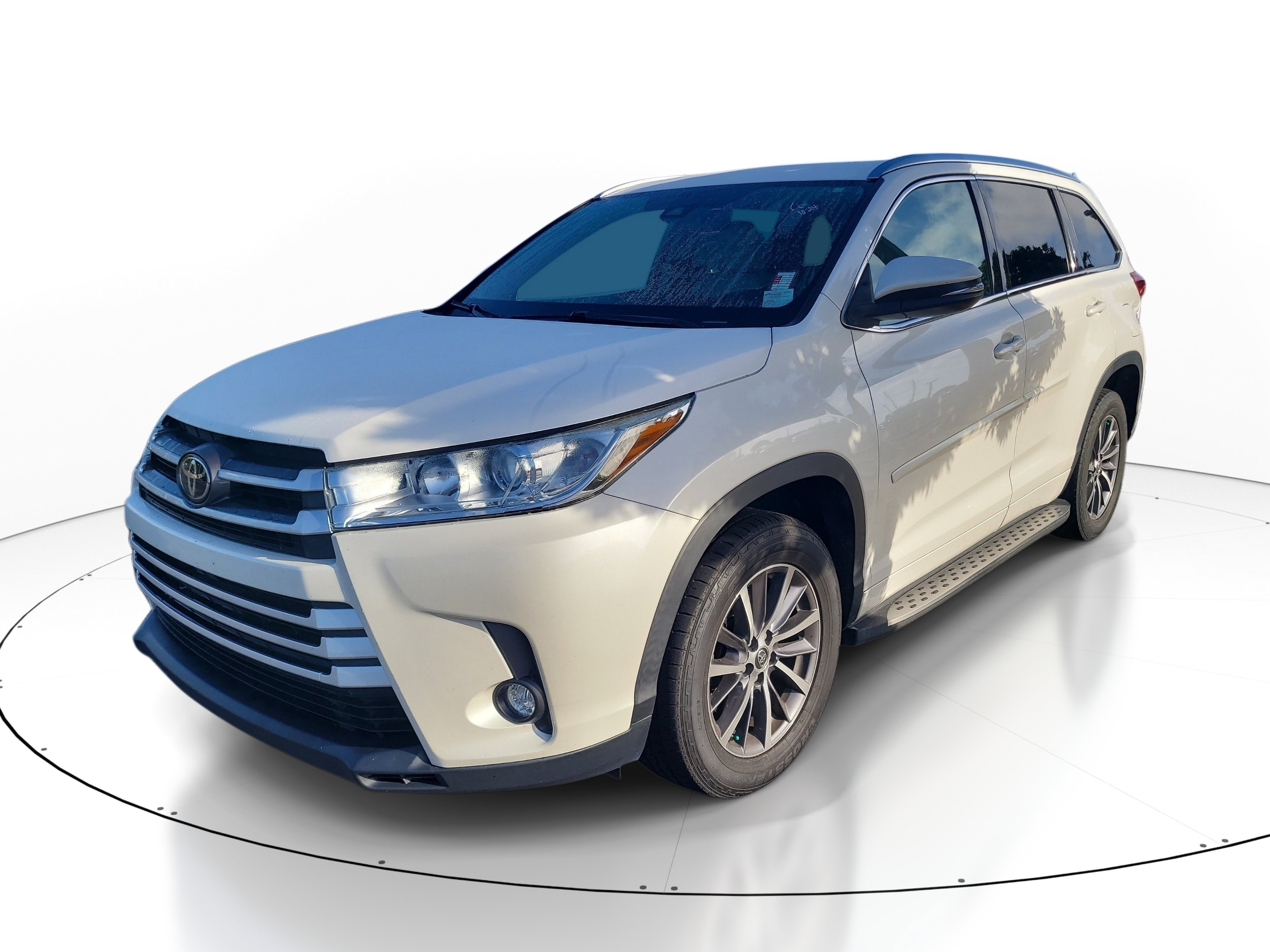 Used 2018 Toyota Highlander XLE FWD image 3