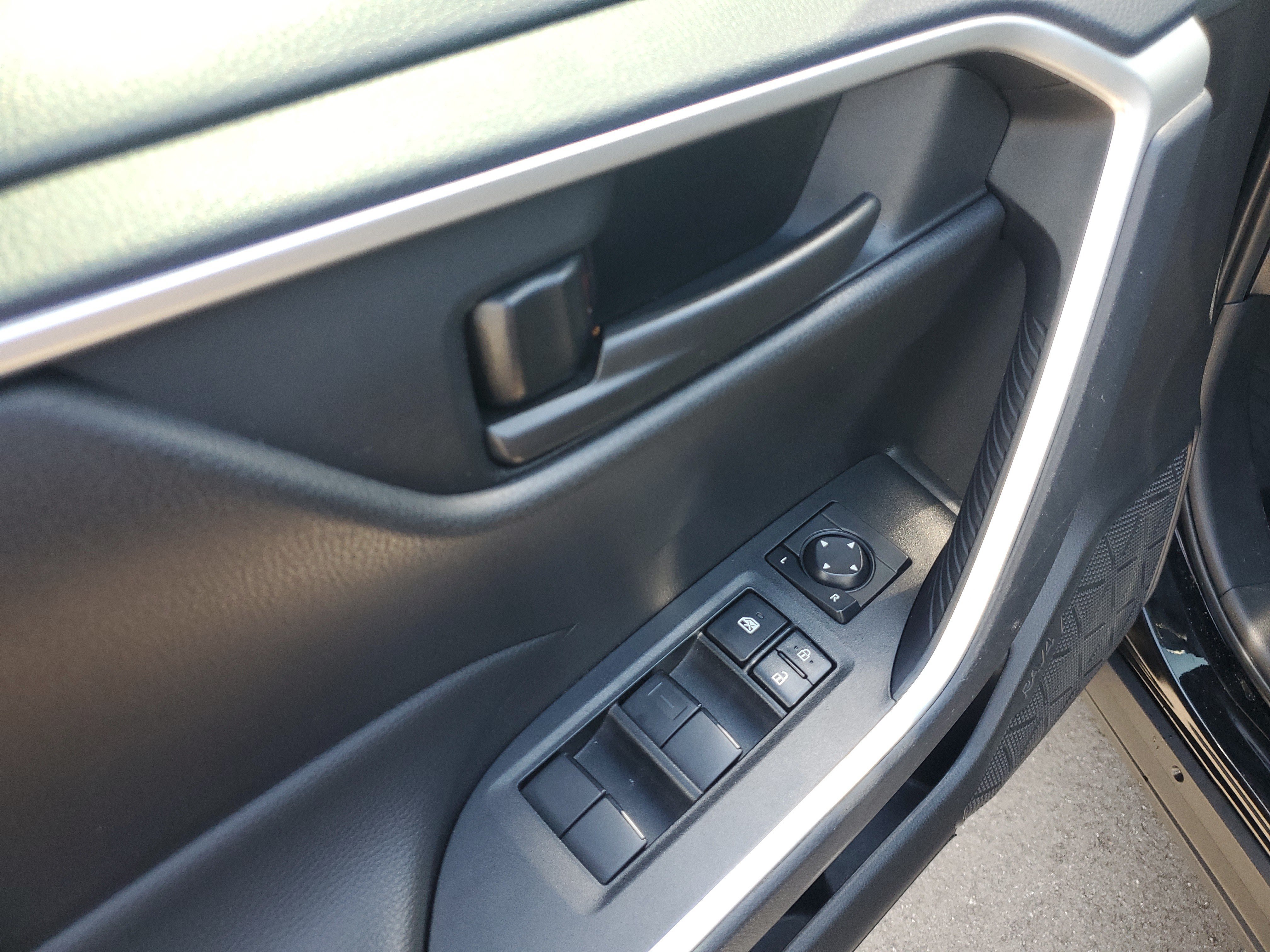 Used 2025 Toyota RAV4 LE FWD image 10
