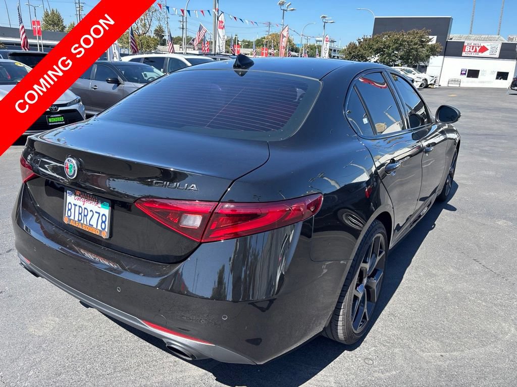 Used 2020 Alfa Romeo Giulia w/ Nero Edizione RWD image 8