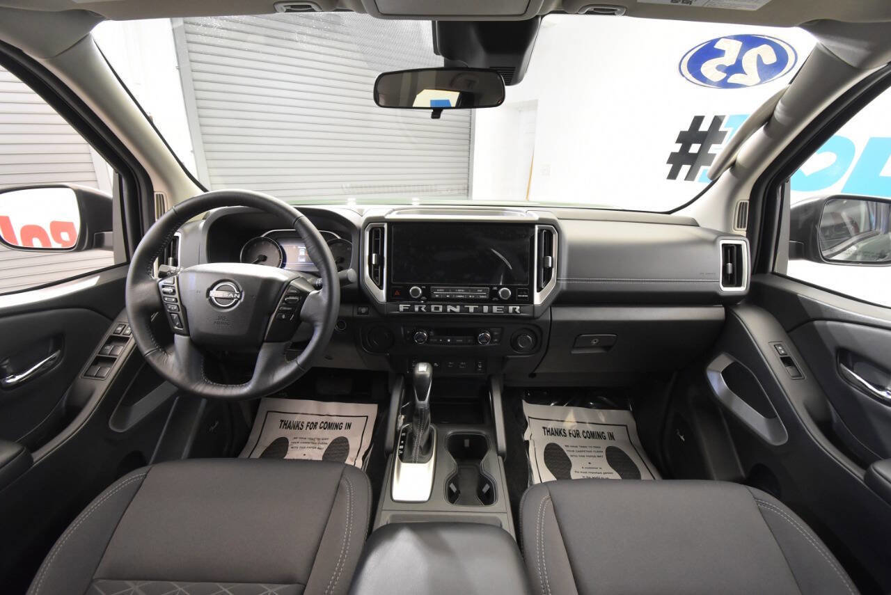 Used 2025 Nissan Frontier SV w/ SV Convenience Package image 17