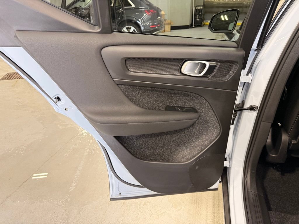 Used 2026 Volvo XC40 B5 Plus AWD/4WD image 19