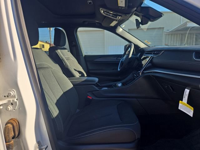 Used 2025 Jeep Grand Cherokee L Laredo w/ Luxury Tech Group I image 12