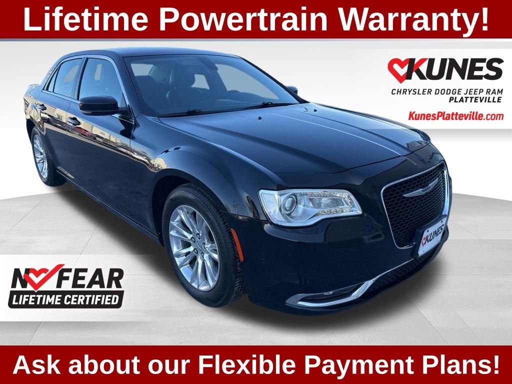 Used 2021 Chrysler 300 Touring L image 1