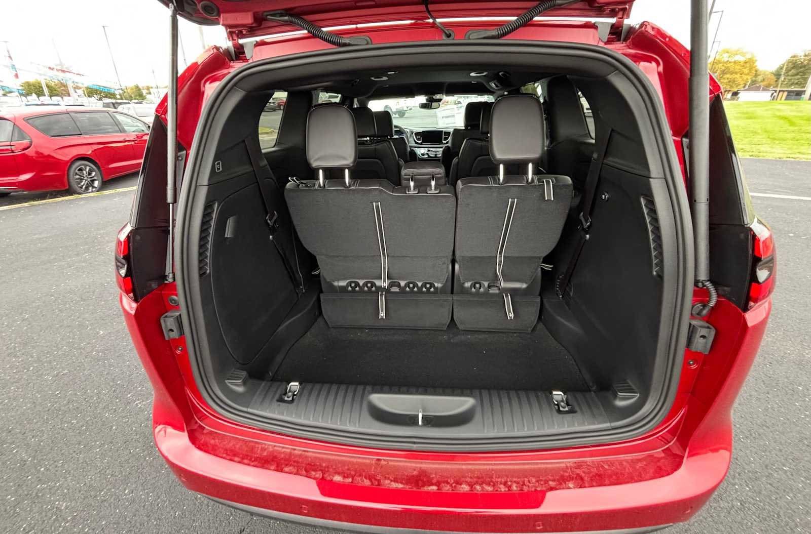 New 2026 Chrysler Pacifica Select FWD image 10