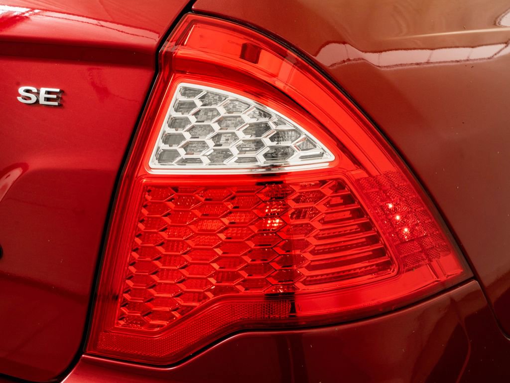 Used 2010 Ford Fusion SE FWD image 9