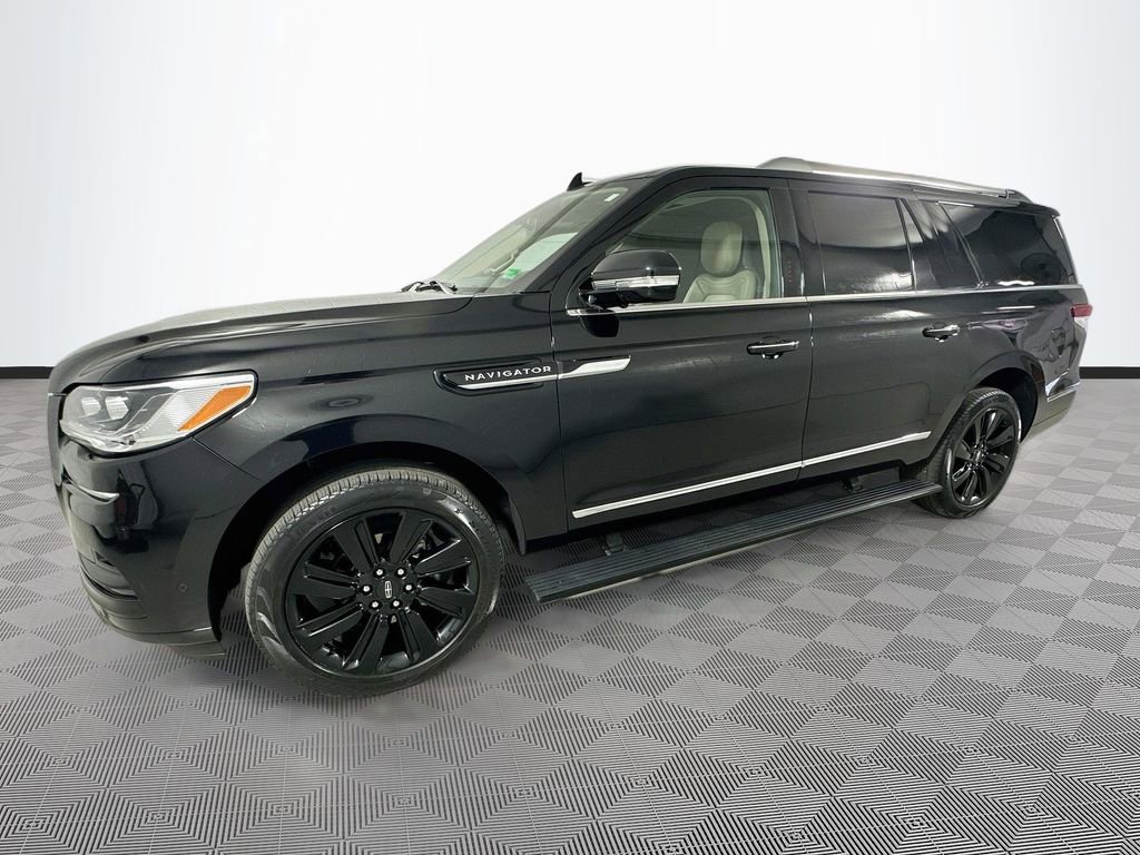 Used 2022 Lincoln Navigator L Reserve w/ Monochromatic Package AWD/4WD image 4