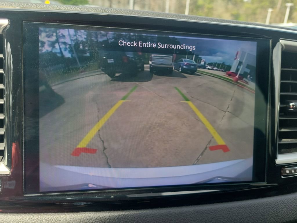 Used 2025 Chrysler Pacifica Select image 20