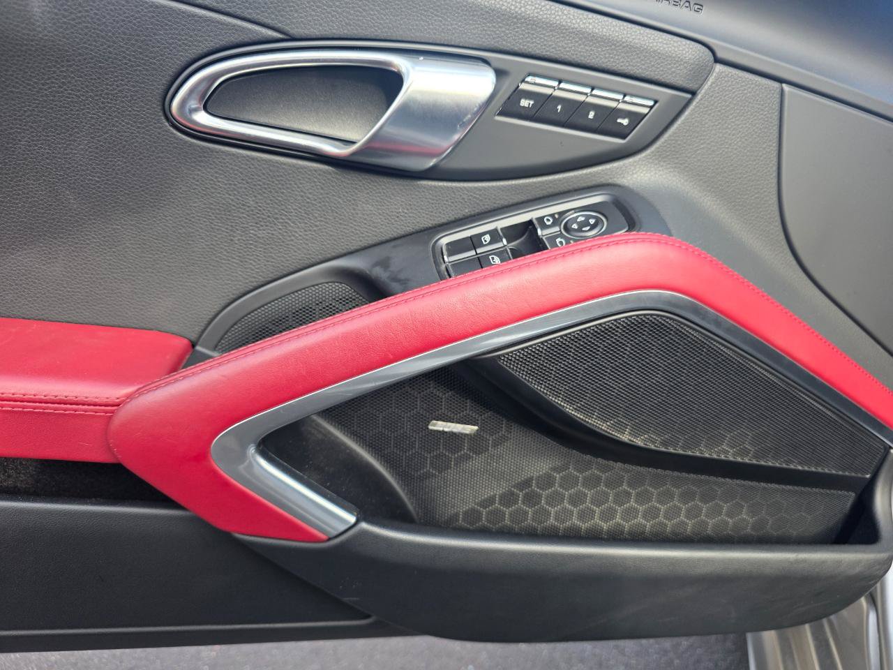 Used 2019 Porsche 718 Boxster RWD image 32