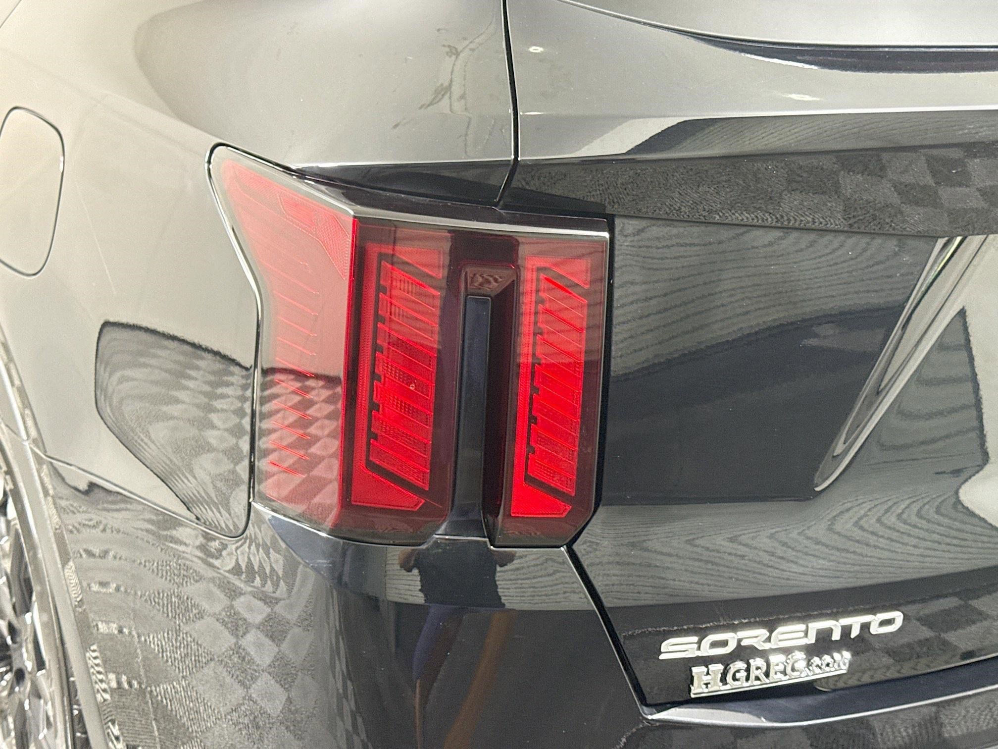 Used 2024 Kia Sorento S image 36